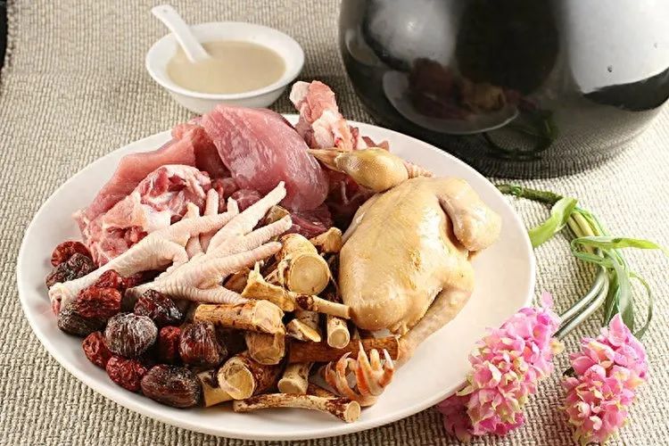 鸽子肉是“发物”，癌症患者不能吃？提醒：这3种肉才真的要少吃(图1)